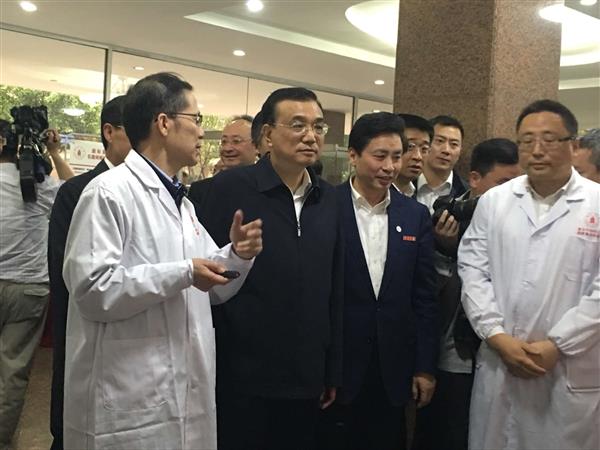 李克強總理視察四川大學高分子材料