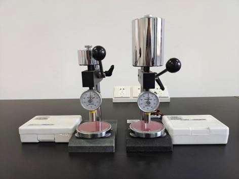 Shore hardness tester